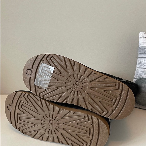 UGG Boots - Picture 4 of 4